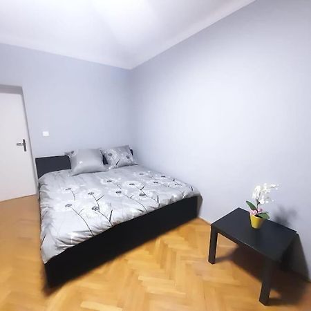 ワルシャワMieszkanie Na Doby Plac Halleraアパートメント エクステリア 写真