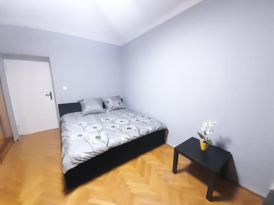 ワルシャワMieszkanie Na Doby Plac Halleraアパートメント エクステリア 写真